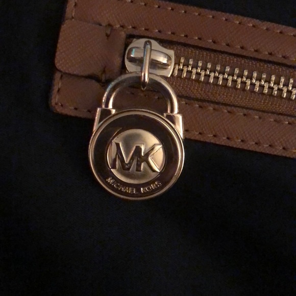 GOOD AS NEW Michael Kors Tote - Picture 4 of 8